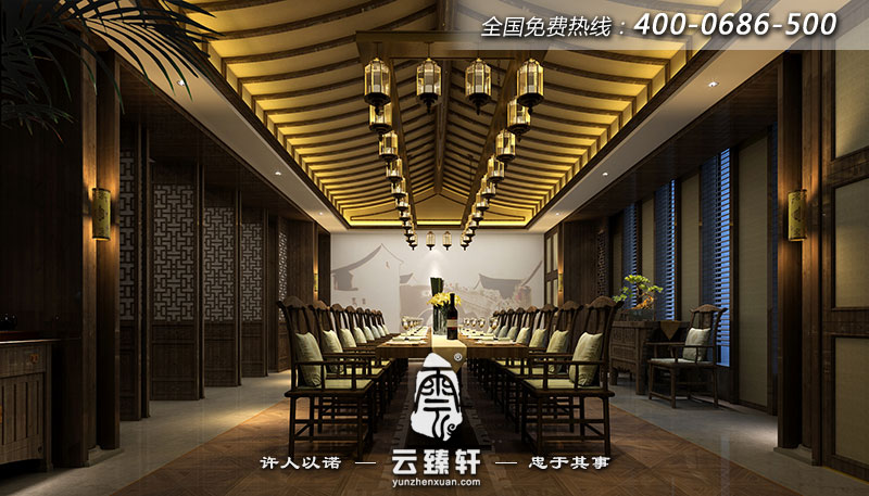 會所的公共餐廳可供很多人集體用餐，設計古樸典雅